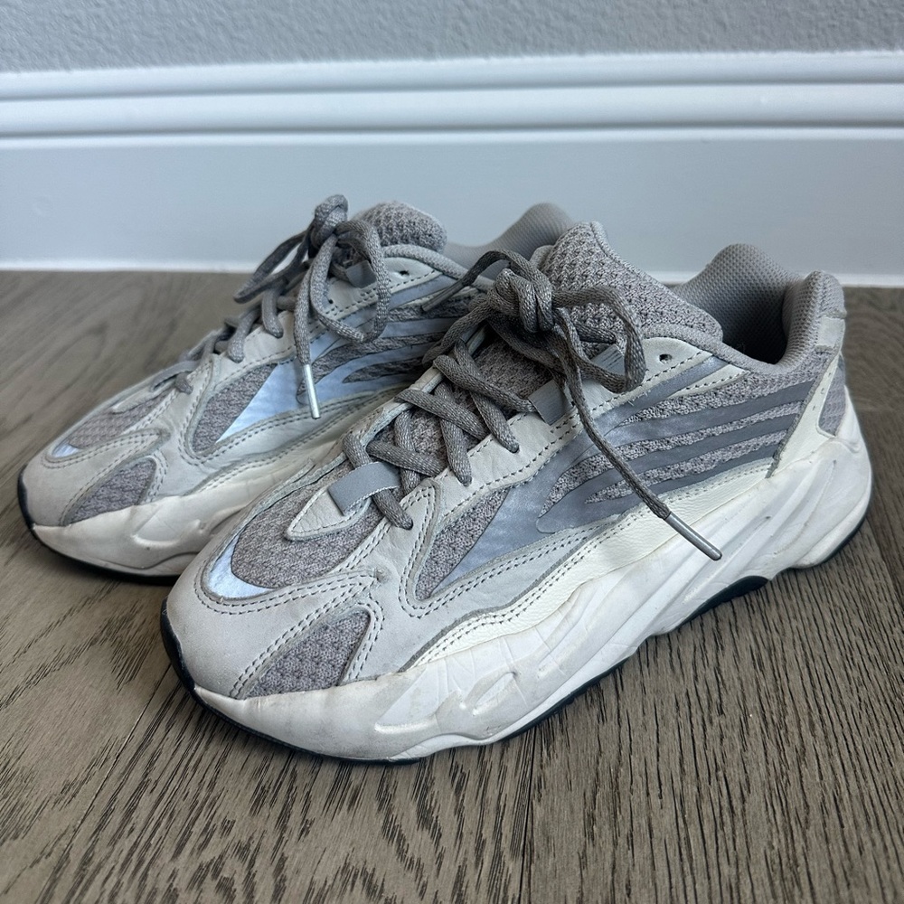 YEEZY 700 v2 “static”